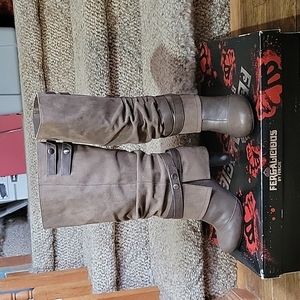 Fergalicious size 8 Taupe brown boots